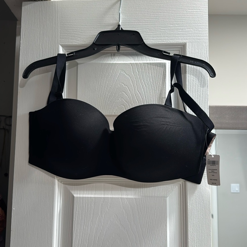 Black bra strapless or with straps, 36DD. NEW WITH TAGS NEVER WORN